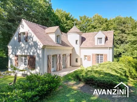 maison familiale de 187 m² sur un terrain de 2 635 m² – envi