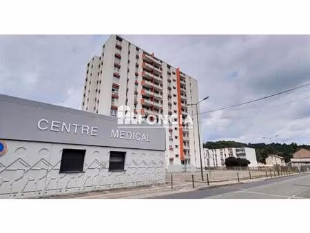 t1 bis à rénover avec parking privatif – centre-ville firminy