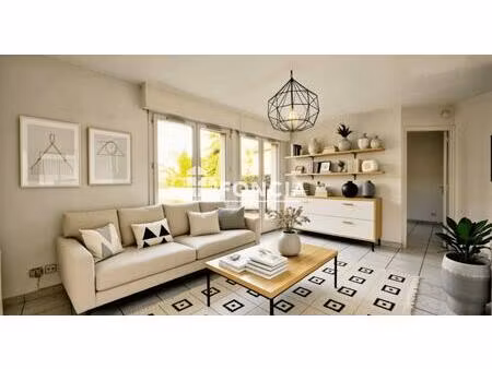 a acheter : un appartement t2 de 30 m2 avec son rez-de-jardin privatif de 24 m2 + place de