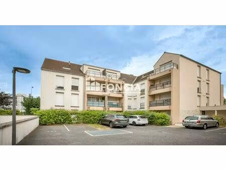 appartement t2 en dernier étage  avec balcon et parking en sous-sol