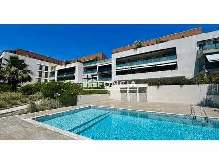 saint-raphael : grand t2 + terrasse et parking sous-sol