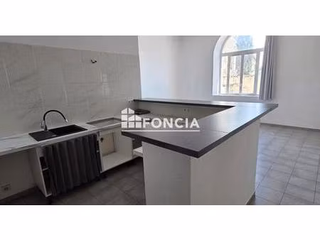 valensole  bel appartement t3 de 70 m2 entièrement refait à neuf