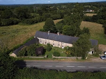 corps de ferme de caractère avec ancienne boulangerie proche valognes