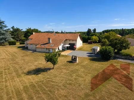 grande maison 201 m² sur terrain de 3620 m² à saint-front-de-pradoux