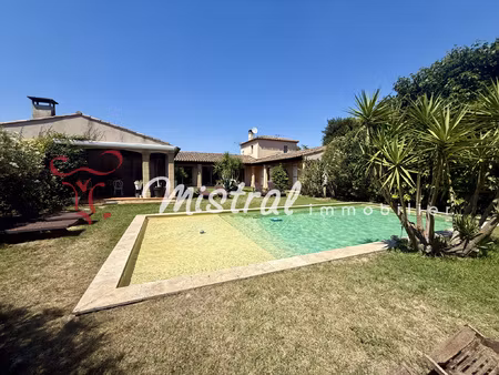 aimargues villa chambres piscine garage parc