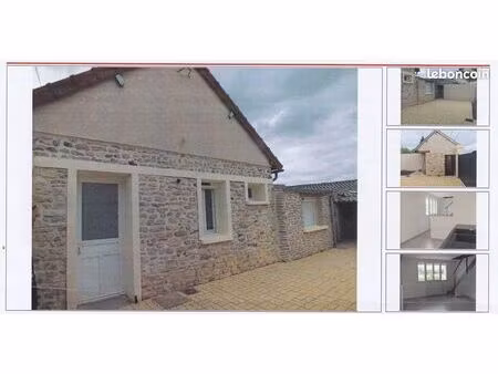 maison avec petite cours et dépendance