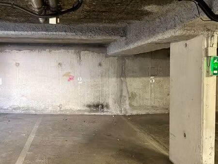 place de parking bordeaux