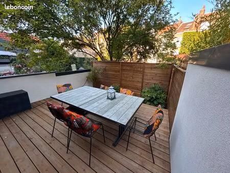 location maison 80m2 avec terrasse 21m2 - 10min vieux lille au cœur de la madeleine