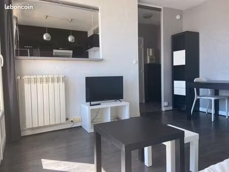 appartement meublé  type studio t1 bis (cuisine) 27m2 à grenoble