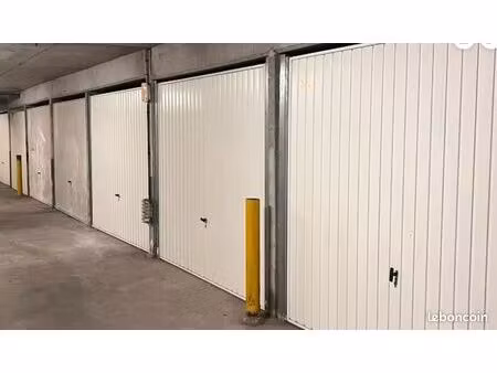 grand box aménagé de 15.24 m²