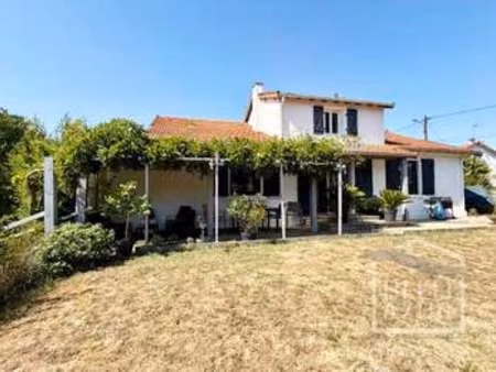 vente maison à luçon (85400) : à vendre / 121m² luçon