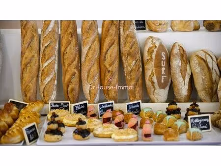 boulangerie patisserie situe au centre ville.