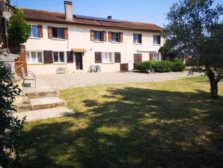 rare ! à vendre près de marciac : ferme de 2 7 ha  avec 2 gîtes et des dépendances  vue su