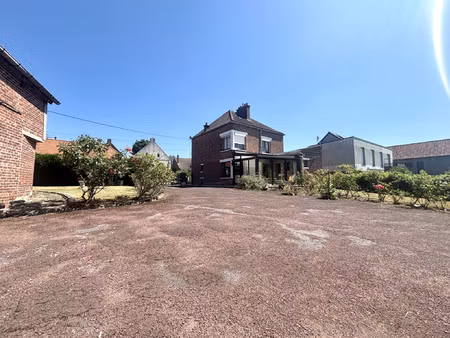 ensemble immobilier sur plus de 2 200 m2 fort potentiel