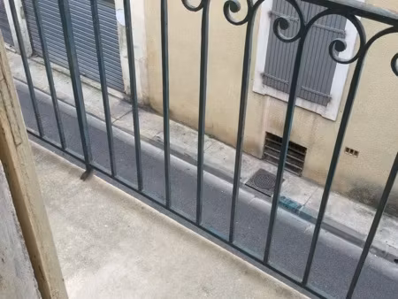 nimes centre  maison de ville meublée type 4