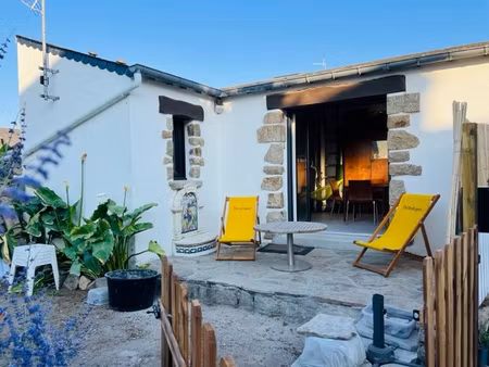 rare à portivy : maisonnette de caractère avec aperçu mer et