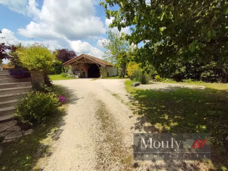 magnifique propriete avec piscine et dependances