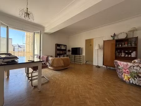 appartement t3 en centre-ville avec terrasse  ascenseur et cave