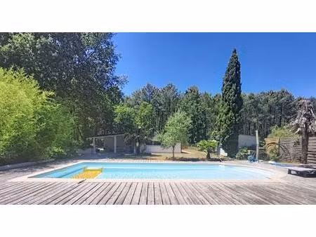 maison familiale avec piscine sur 1.4 hectare de terrain