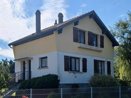 maison individuelle sur grand terrain  à celles sur plaine