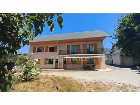 chambéry-le-vieux – vue montagnes  grand jardin et maison aux multiples possibilités !
