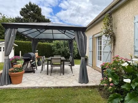 maison 4 chambres  128m² sur terrain clos de 1263m² et sous-sol total.