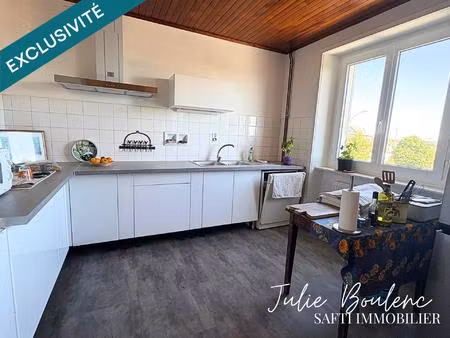 maison composée de 2 appartements avec garage et comble