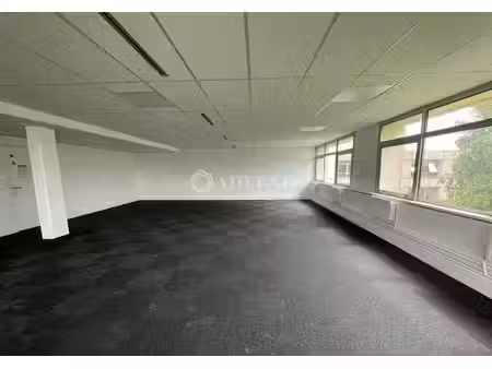 location bureaux 109m²