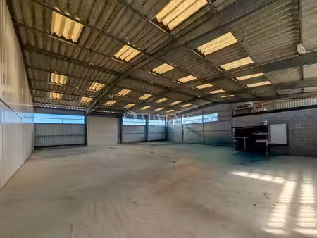location local d’activités taden 22100 600m²
