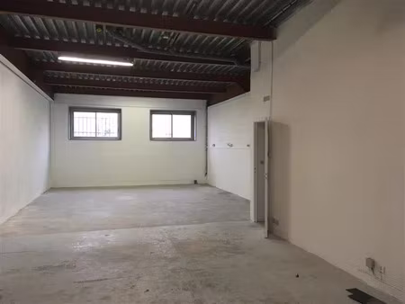 location local d'activités lisses 140 m²