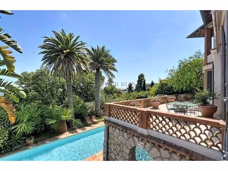 cannes croix-des-gardes. superbe appartement bourgeois avec terrasses  jardin et piscine..