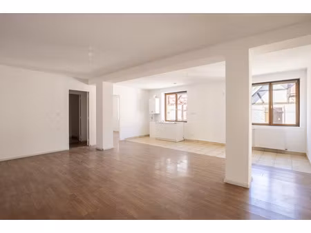 ribeauvillé – grand rue – spacieux quatre-pièces avec entrée indépendante