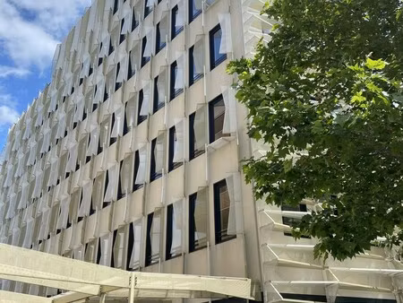 location local professionnel 1 612m²
