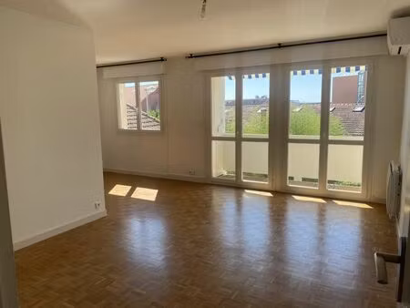 location appartement 3 pièces 82m² albi 81000
