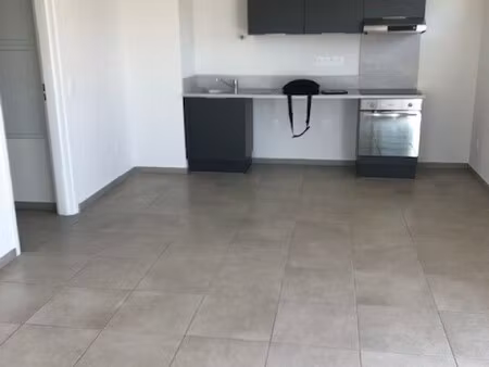 location appartement 3 pièces 60m² garons 30128