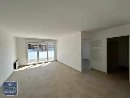 appartement à louer 2 pièces 43 m² - fréjus (83) - 810€