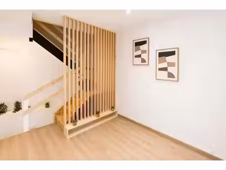 immeuble avec local commercial et logement t3 à vals-les-bains