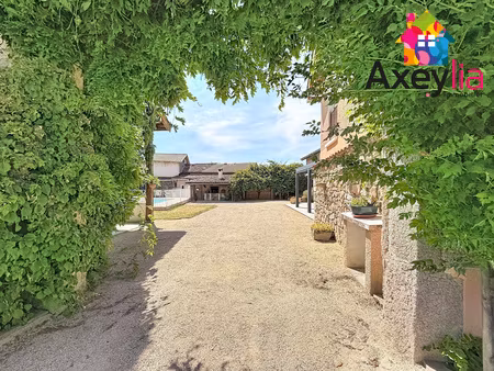 a vendre - secteur feurs - ancien corp de ferme rénové avec piscine  grand terrain et dépe