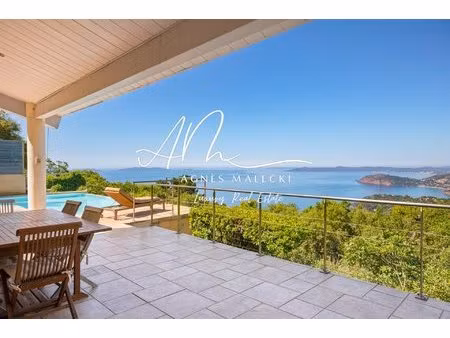 spectaculaire vue sur la mer pour cette propriete au rayol canadel haut