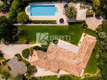 saint-tropez - magnifique propriété de charme vue mer -