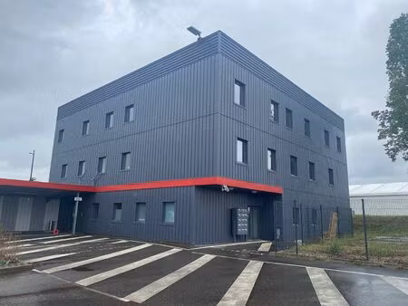 location local professionnel 265m²