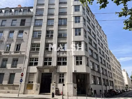 location local professionnel 492m²