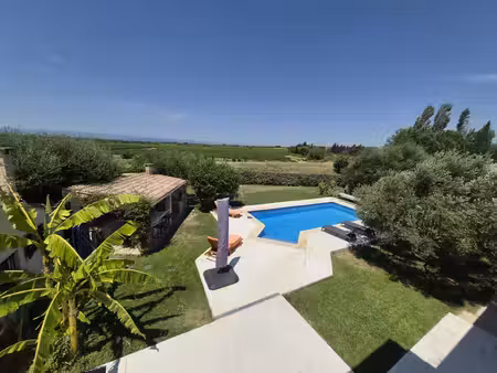 havre de paix avec piscine et vue sur les vignes