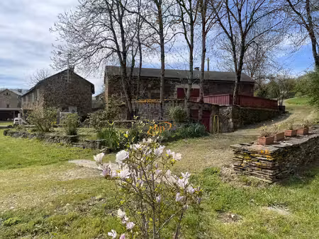 propriété de caractère avec deux maisons d'habitations  une