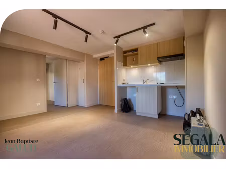 appartement t2 refait à neuf avec climatisation  parking et ascenseur – albi centre