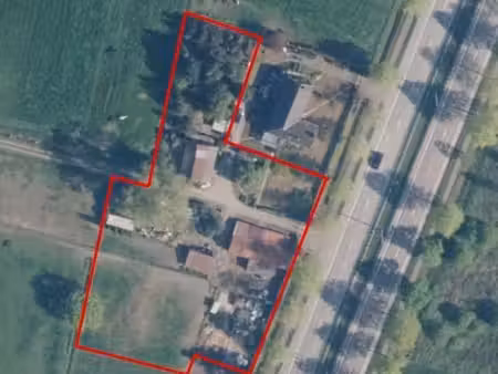 landelijk gelegen perceel met schuur en bijgebouwen op 4.941 m²