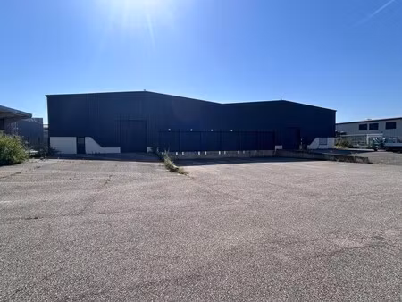 vente local d'activités 1 926 m²