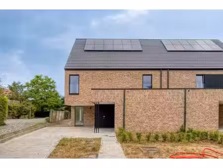 nieuwbouwwoning met 6 slaapkamers & 3 badkamers (aan 6% btw)