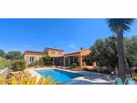 propriété avec piscine le castellet (83)