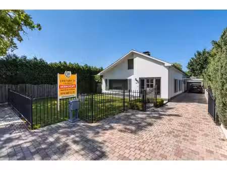 gerenoveerde vrijstaande villa met verwarmd zwembad
